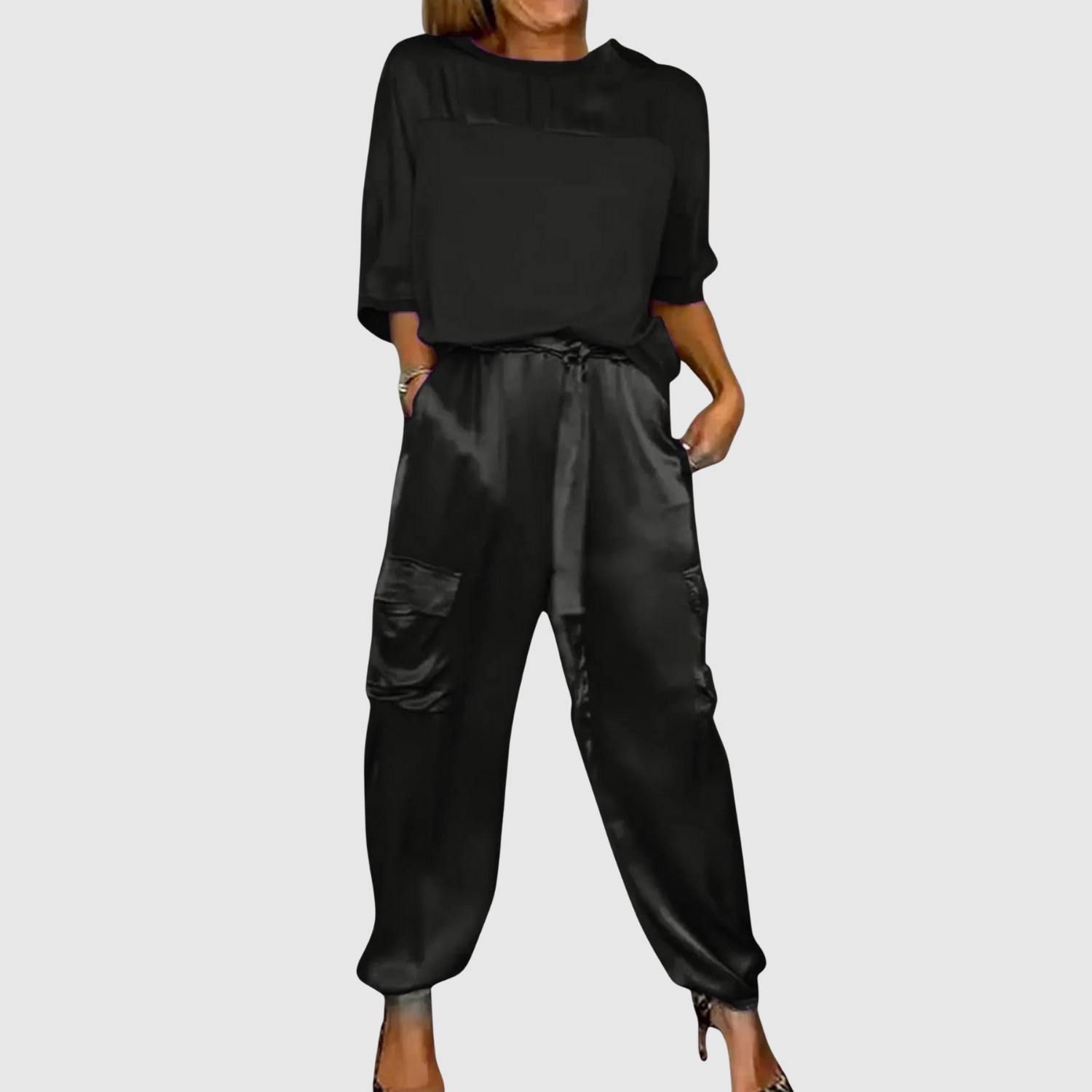 Inès – Ensemble en satin avec un éclat élégant
