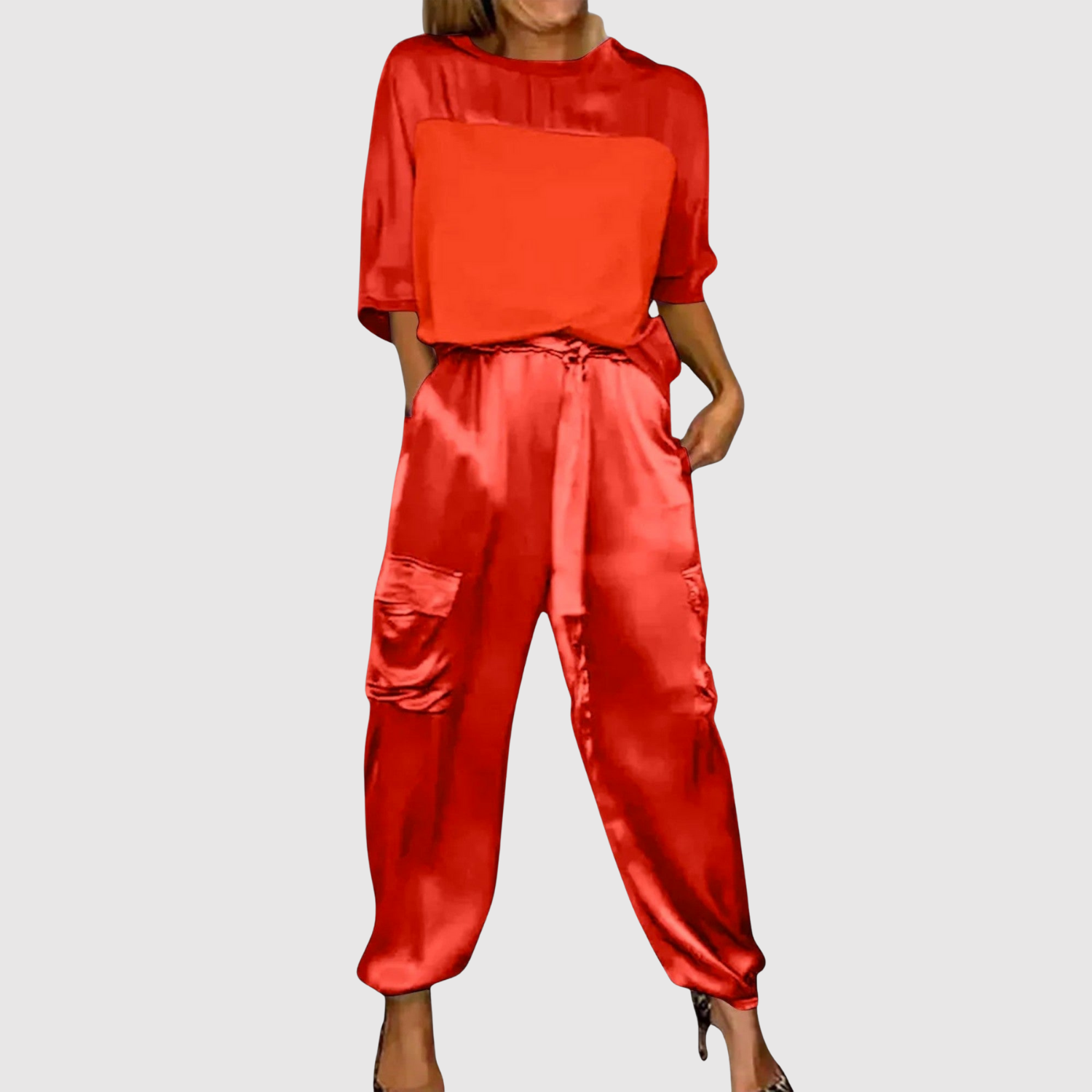 Inès – Ensemble en satin avec un éclat élégant