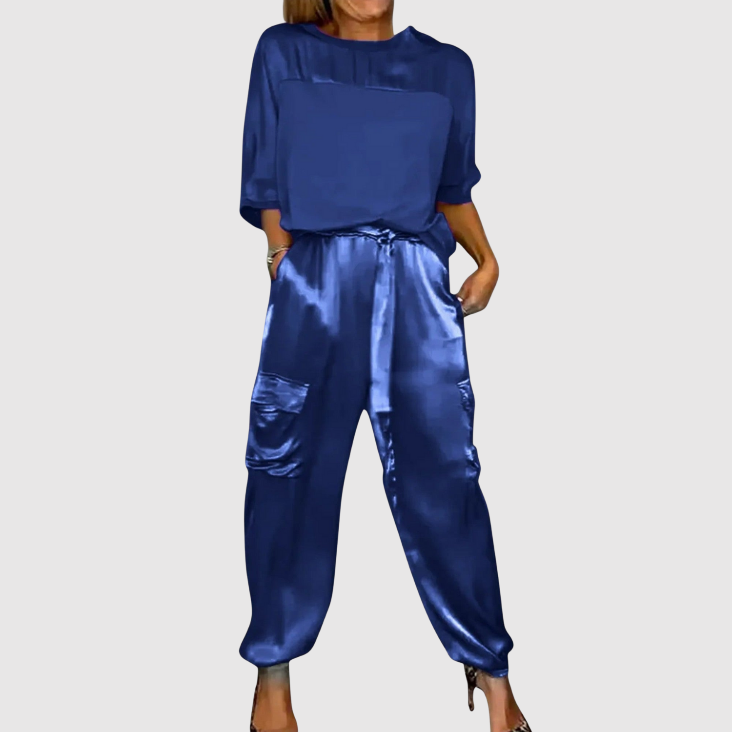 Inès – Ensemble en satin avec un éclat élégant