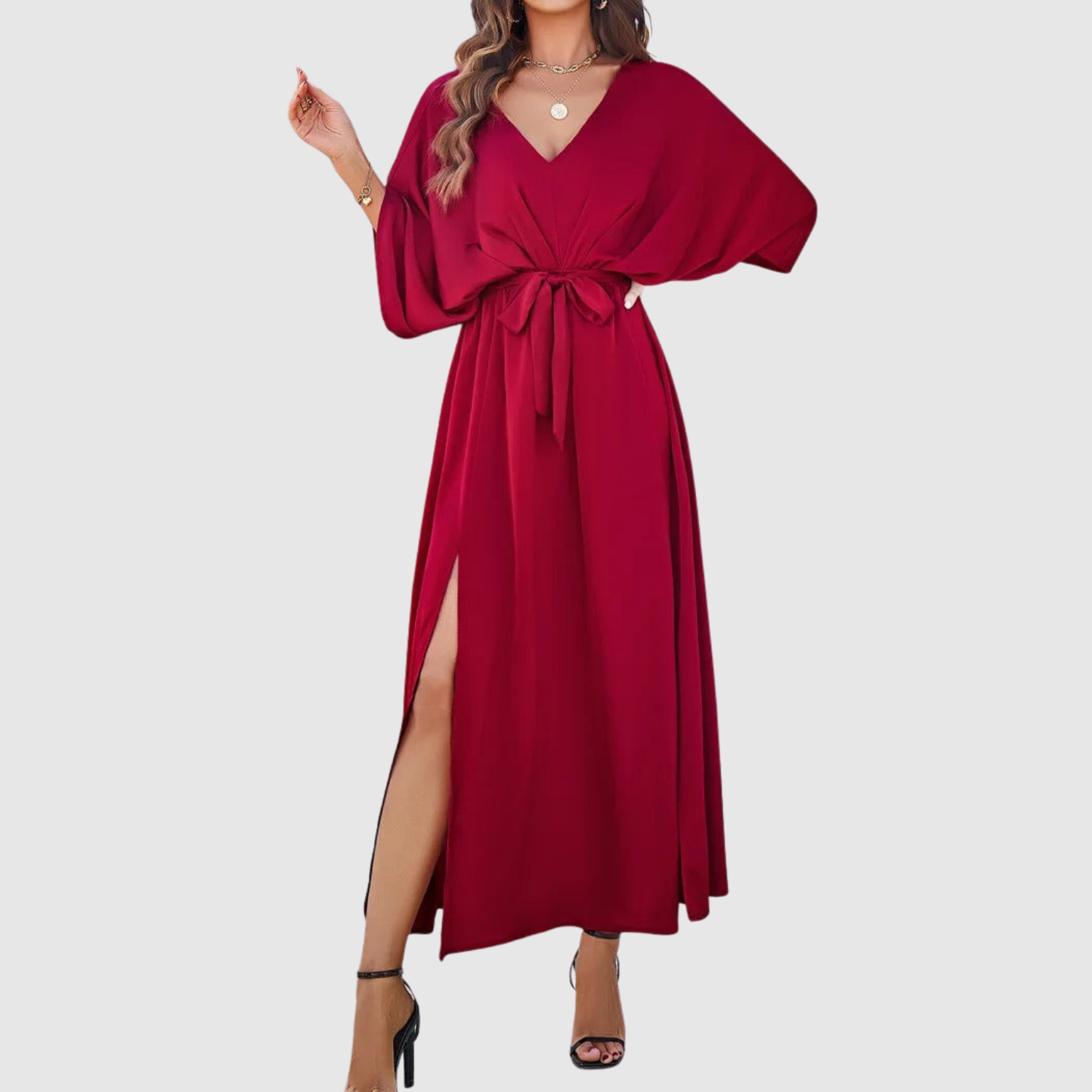 Amélie – Robe en satin avec décolleté en V et fente