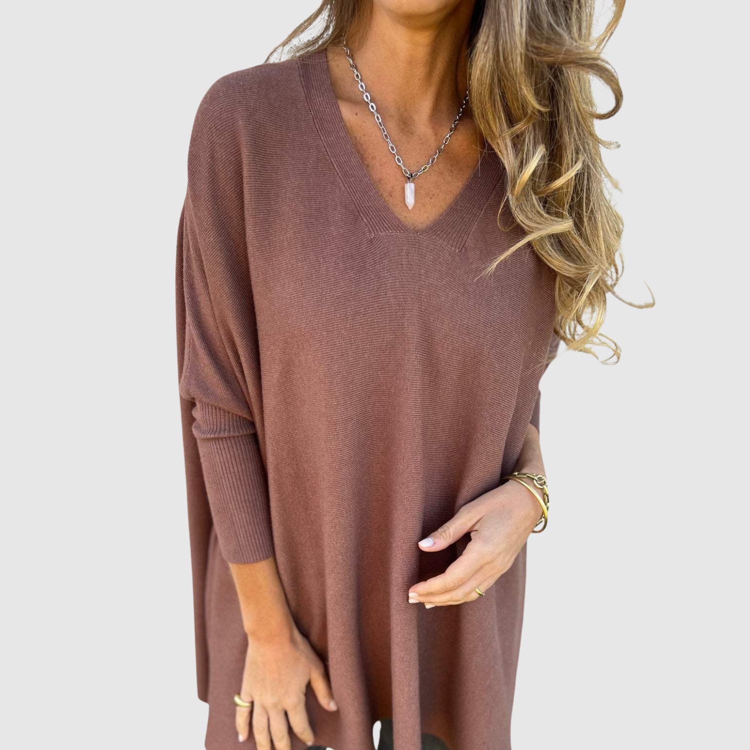 Nora – Pull élégant avec décolleté en V