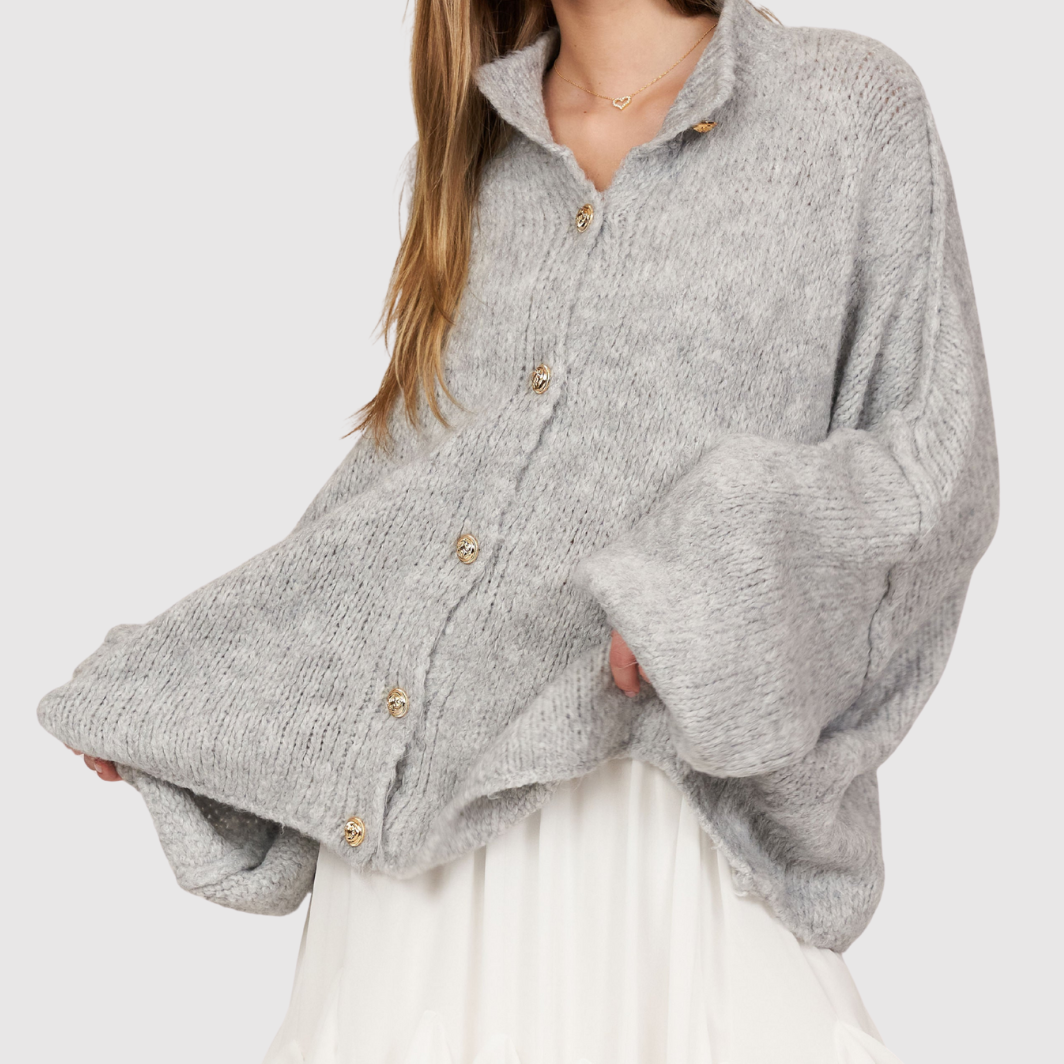 Nora – Pull stylé avec des boutons élégants