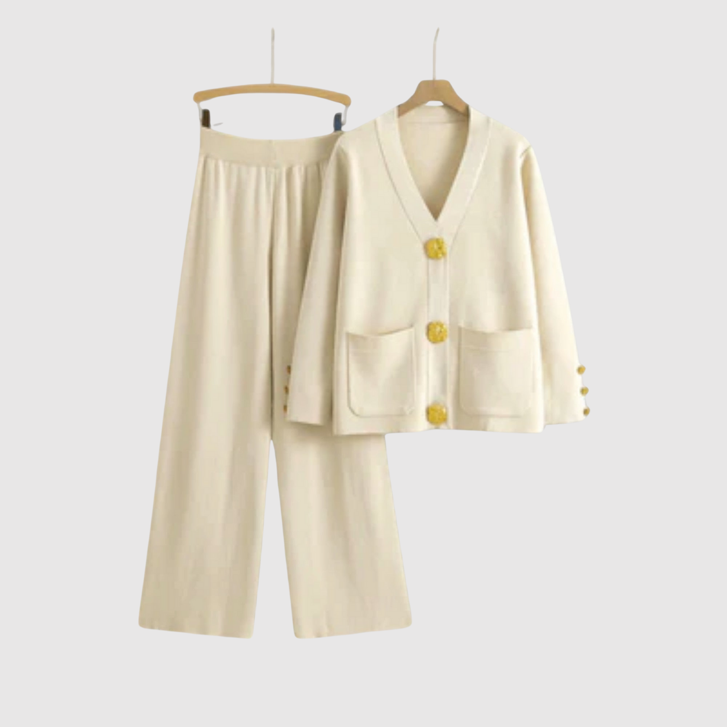 Inès – Combinaison avec des boutons dorés élégants