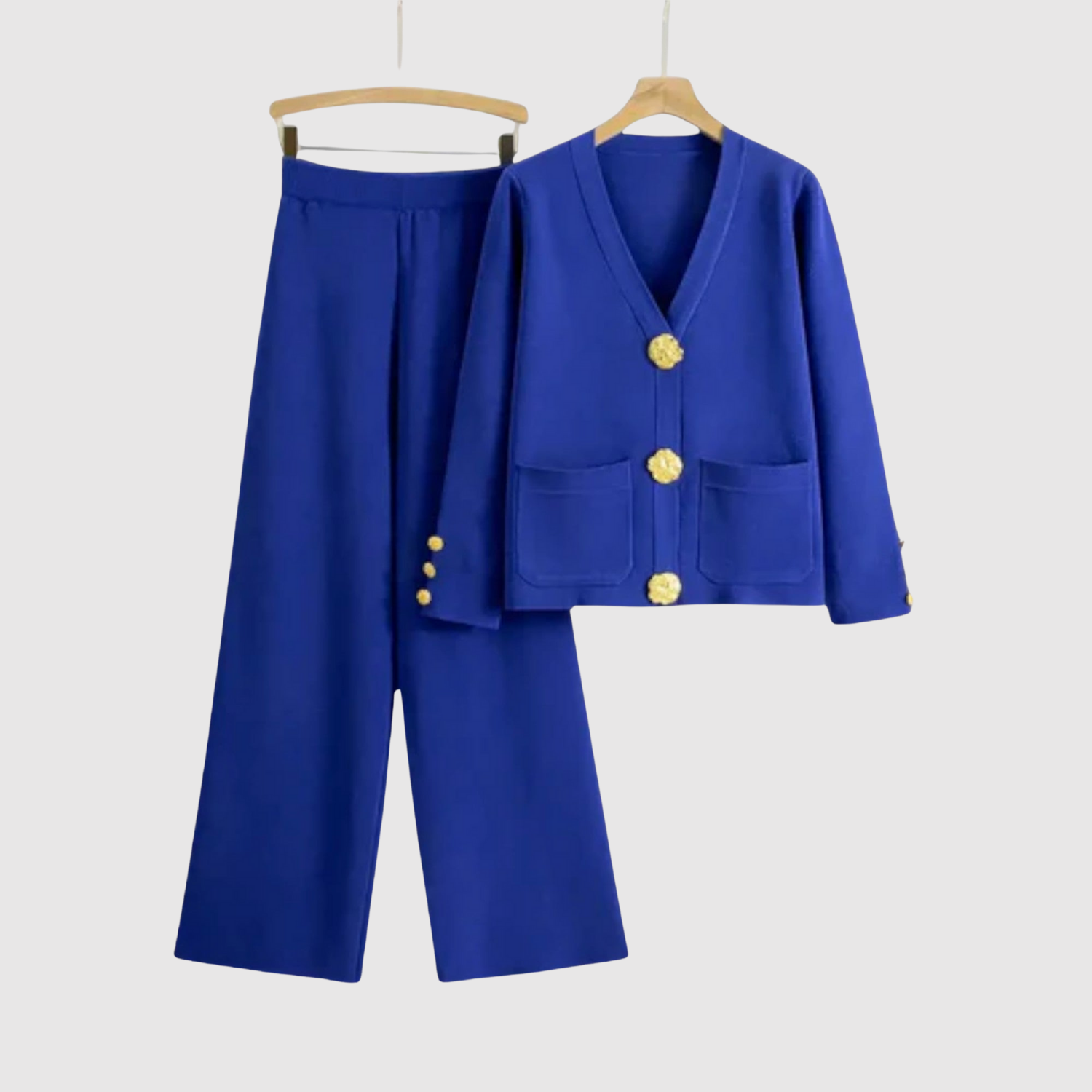 Inès – Combinaison avec des boutons dorés élégants