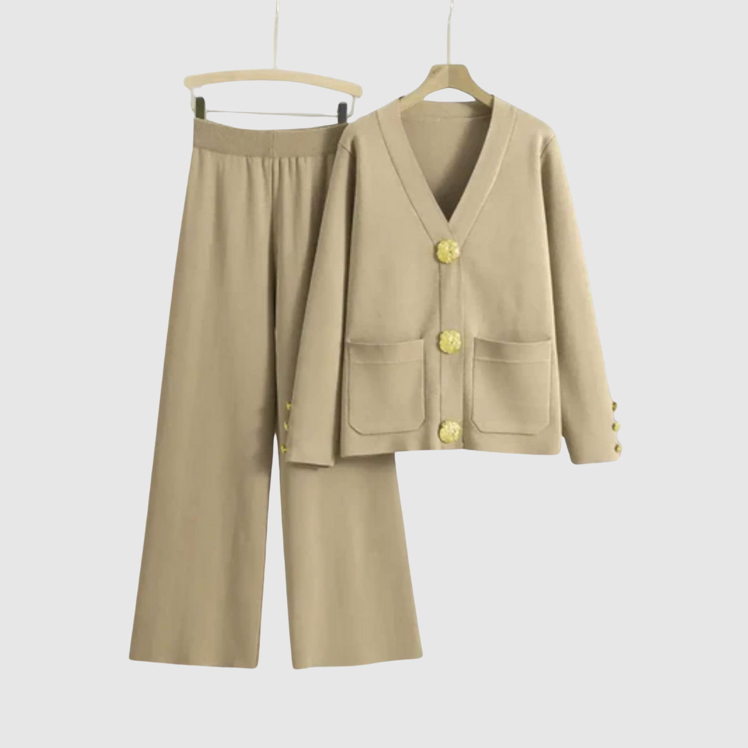 Inès – Combinaison avec des boutons dorés élégants