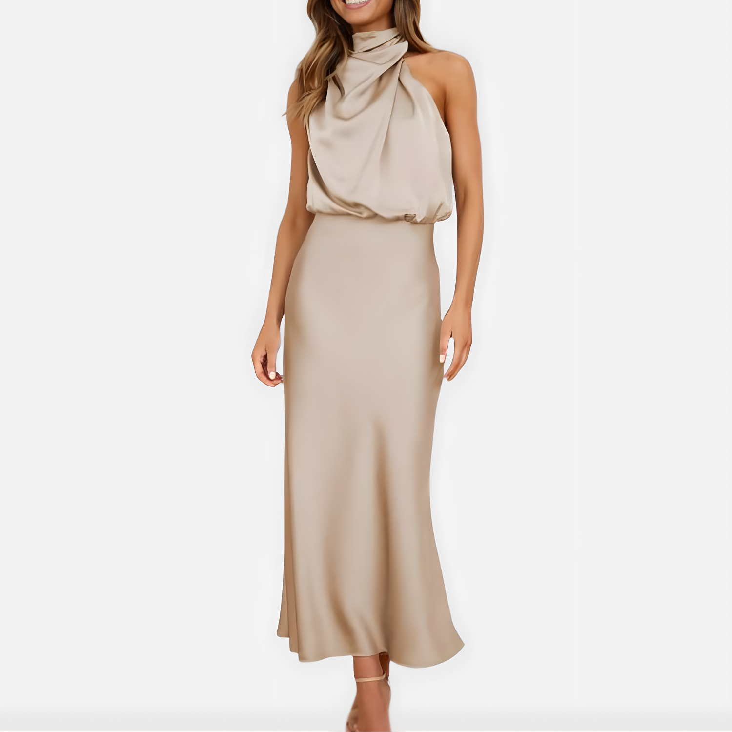 Amélie – Robe maxi en satin avec col haut